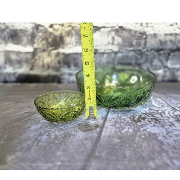 Vintage Anchor Hocking Starburst Pattern Set of 2 Green Serving Bowls - Picture 3 of 4